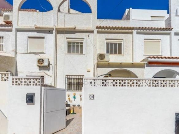 Townhouse for sale on Calle Londres, 84, Nueva Torrevieja