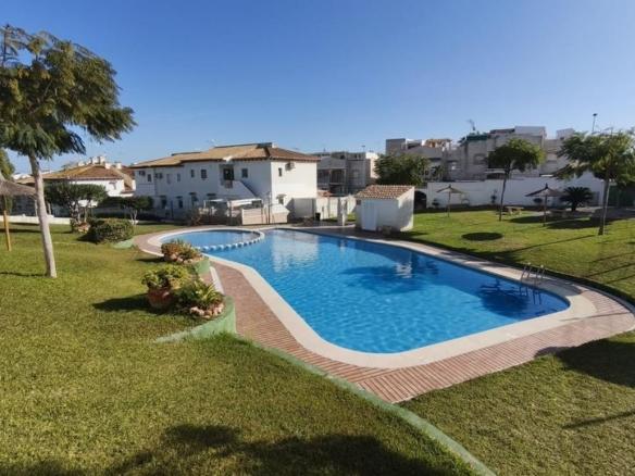Townhouse for sale in Ur Lago Jardin M Sec D Es:q Pl:
pt:d, Los Balcones – Los Altos