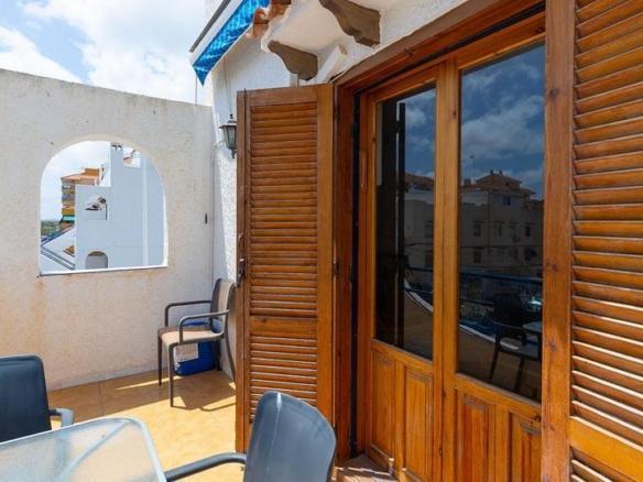 Penthouse for sale on Avenida de Suiza, Los Europeos