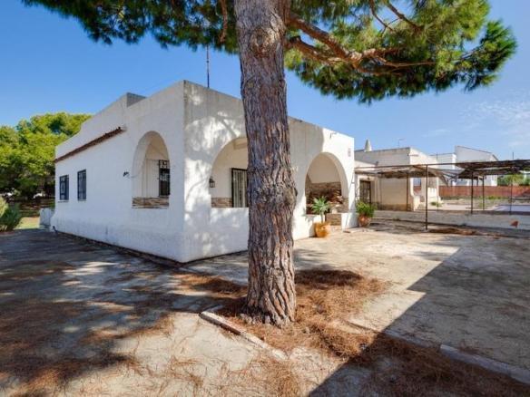 House or villa for sale on Isla Grossa Bal Street, Los Balcones – Los Altos