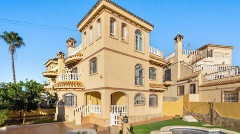 House or villa for sale on Calle Golondrinas, La Florida