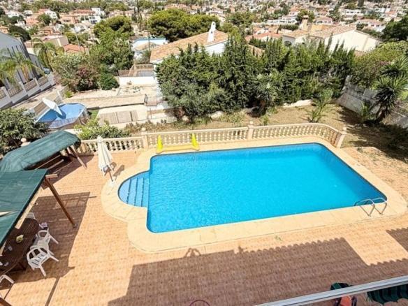 House or villa for sale in the town area