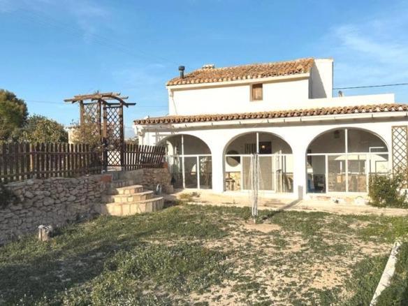 House or villa for sale in the town area