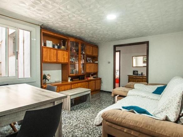 Apartment for sale on Calle Capitán Alfonso Vives, Plaza Crevillente – Antiguos Juzgados – El Asilo