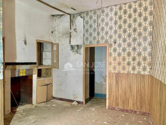 House or villa for sale in the city center