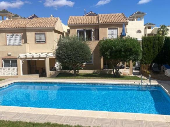 House or villa for sale on Calle Hawai, 3c, Villamartín – Las Filipinas