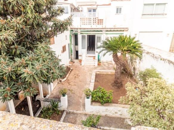 House or villa for sale in the city center