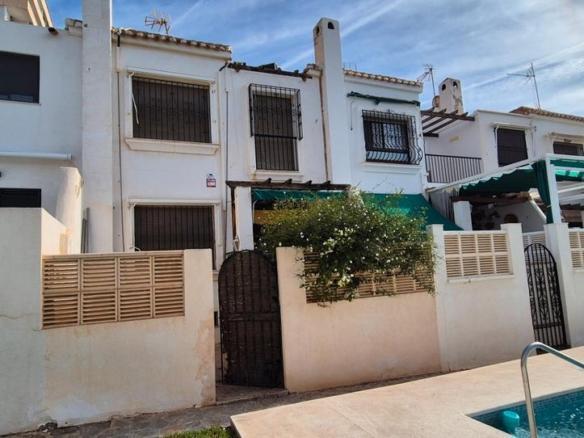 Townhouse for sale on Calle Isla de la Toja, El Puerto