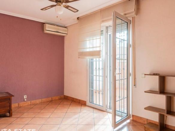 Townhouse for sale on Enrique Granados Street, Aguadulce Norte