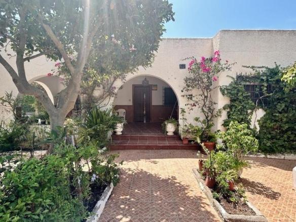 House or villa for sale in Retamar