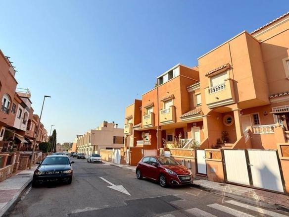 Townhouse for sale in Aguadulce Sur