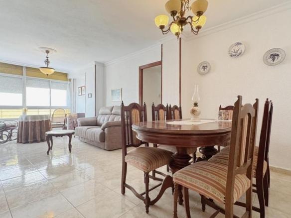 Apartment for sale on Calle de Altamira, 57, Oliveros – Altamira