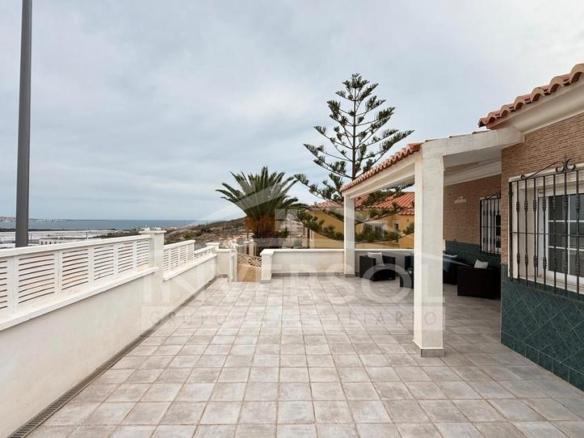 House or villa for sale on Calle Salazón, 2, Almerimar