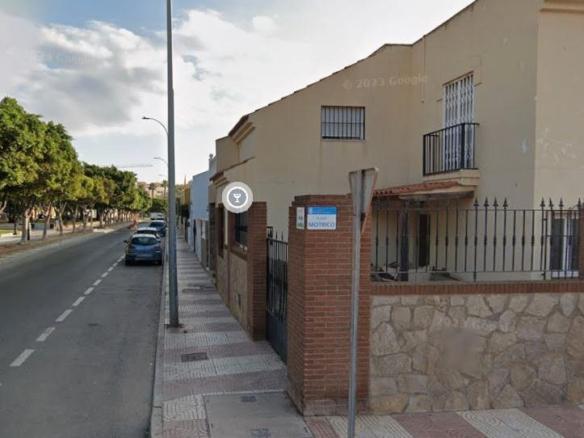 Townhouse for sale in Paseo Los Baños, Roquetas Pueblo