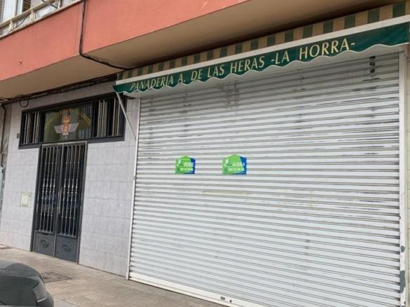 Commercial premises for sale on Calle Santiago, Santa Catalina – Ferial