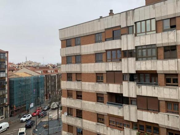 Apartment for sale on Calle Miranda Do Douro, 4, Centro