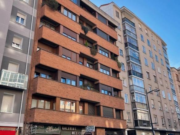 Apartment for sale on Avenida del Cid Campeador, Los Vadillos – R. Sanitaria – Pozanos