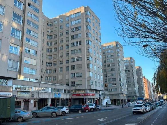 Apartment for sale on Avenida Cantabria, Reyes Católicos