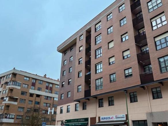 Apartment for sale on Luis Cernuda Street, Illera
