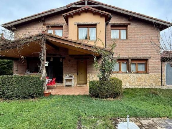 House or villa for sale on Calle San Lorenzo, Revillarruz