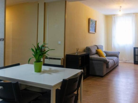 Apartment for sale on Alfareros Street, San Pedro and San Felices