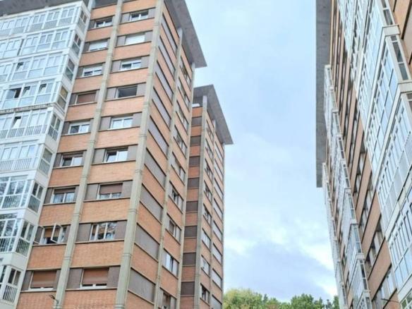 Apartment for sale on Paseo Isla, San Pedro de la Fuente