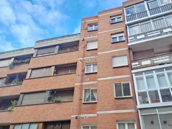 Apartment for sale on Petronila Casado Street, Los Vadillos – R. Sanitaria – Pozanos