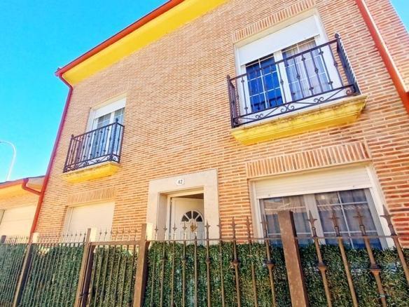 House or villa for sale on Calle el Ranal, 42, Torresandino