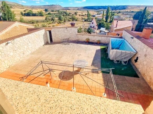 House or villa for sale in Travesía Espetera, 16, Fuentelisendo