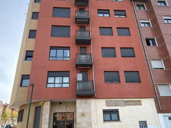 Apartment for sale on Rivalamora Street, San Julián – Cortes neighborhood