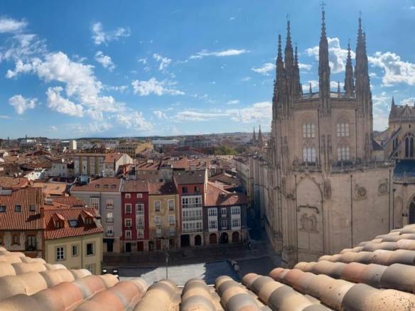 Apartment for sale on Fernán González Street, Old Town