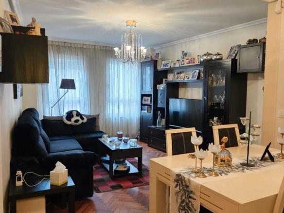 Apartment for sale in Plaza Vega, El Carmen – Barrio Gimeno