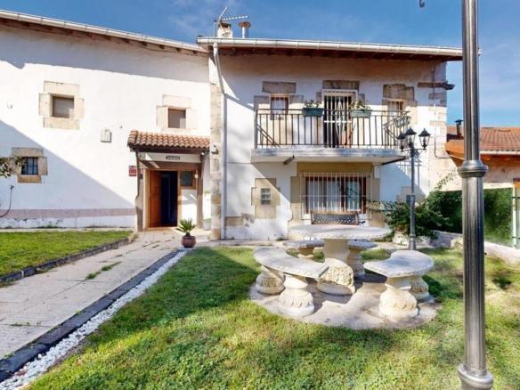 House or villa for sale on Santotis Street, Valle de Mena