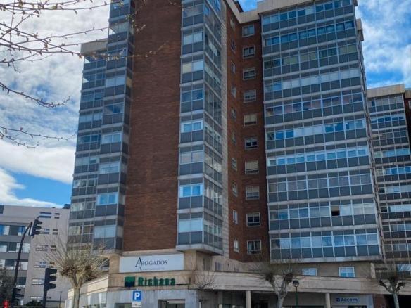 Apartment for sale on Avenida Cantabria, Reyes Católicos