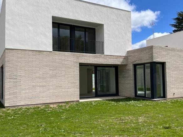 House or villa for sale on Carretera Logroño, Villafría – La Ventilla – Castañares