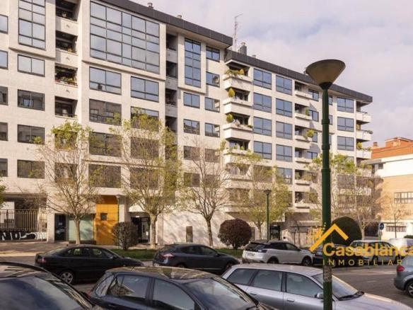 Apartment for sale on Azorín Street, Los Vadillos – R. Sanitaria – Pozanos