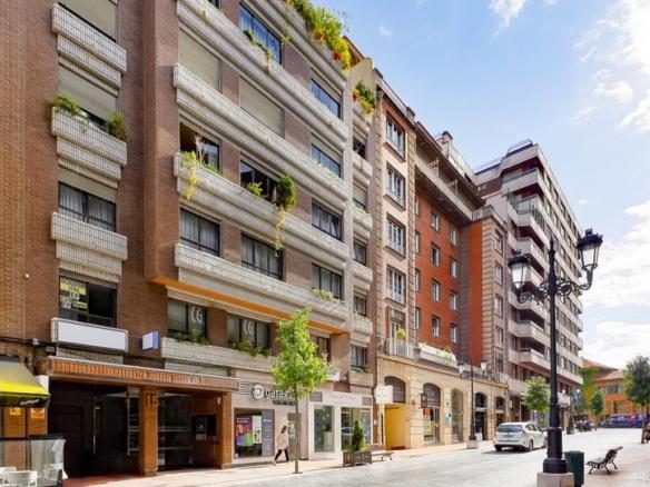 Apartment for sale in Plaza de América