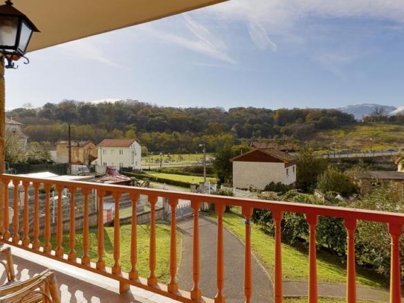House or villa for sale in Oviedo – Llamaoscura 11 and Alcabornio, 27, Parroquias Sur – La Manjoya