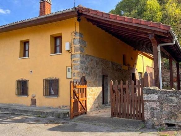 House or villa for sale in San Salvador, Teverga