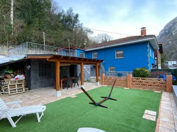 House or villa for sale in Precendi, Amieva