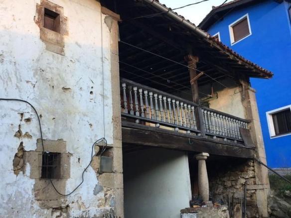 House or villa for sale in Perlleces, Cangas de Onís