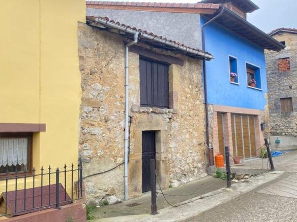 Townhouse for sale in Demués, Onís
