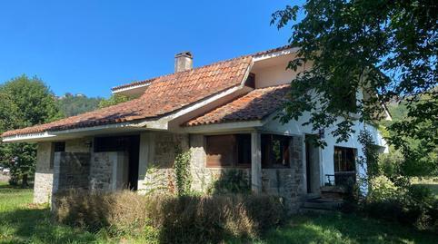 House or villa for sale in Prestín, Parres