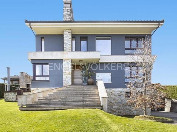 House or villa for sale in Lugones