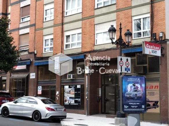 Commercial space for sale at Amparo Pedregal, 7, Milán – Pumarín