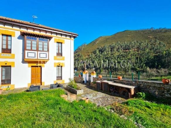 House or chalet for sale in Plaza de Pumarín, 29, Caravia