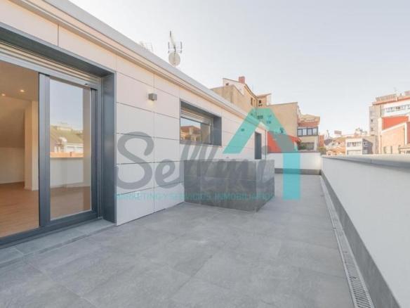 Duplex for sale in De San Bernabé, Salesas – Foncalada – Campoamor