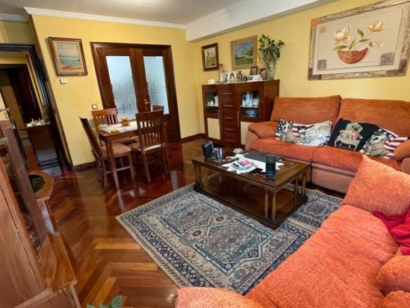 Ground floor apartment for sale on Avenida de las Gaviotas, 36, Llanes town