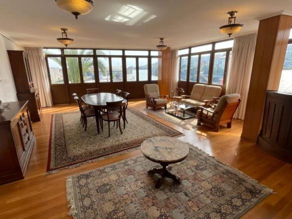 Apartment for sale on Calle Tomás Gutiérrez Herrero, 13, Llanes town