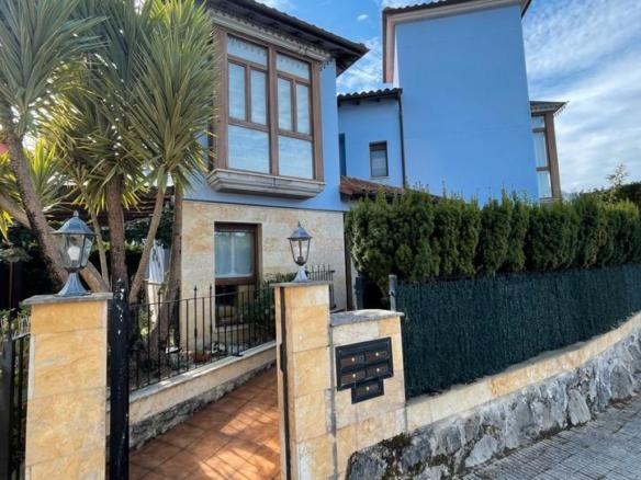 Townhouse for sale on Calle Nueva, 237d, Pría – Nueva-Hontoria – Naves